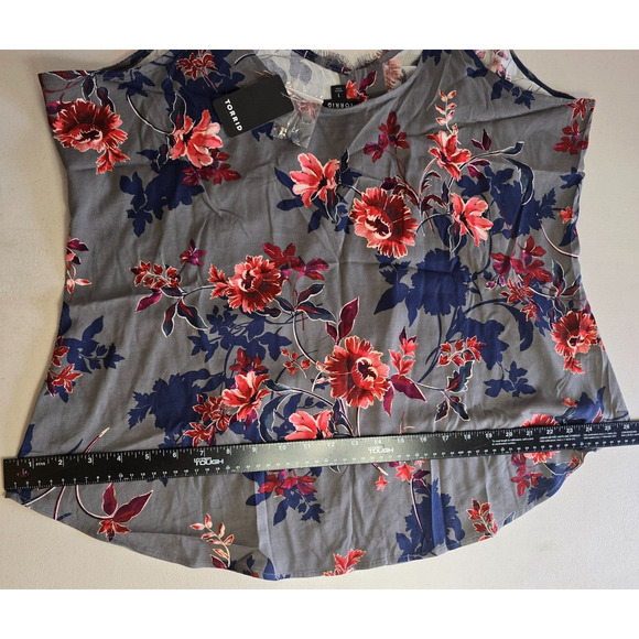 Torrid Camisole Women's 1X Gray Floral Sleeveless Lace Trim Buttons V-Neck NWT - Picture 12 of 16